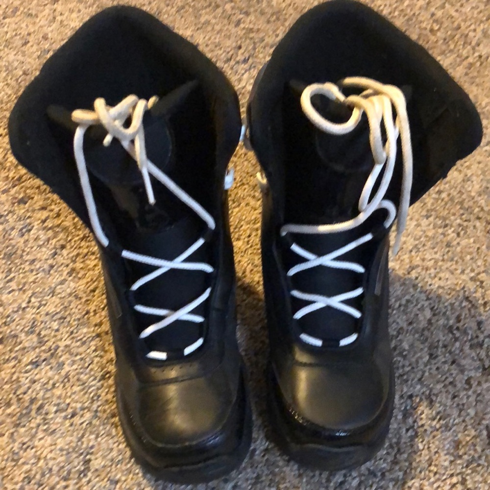 5150 Brigade Snowboard Boots Youth size 6